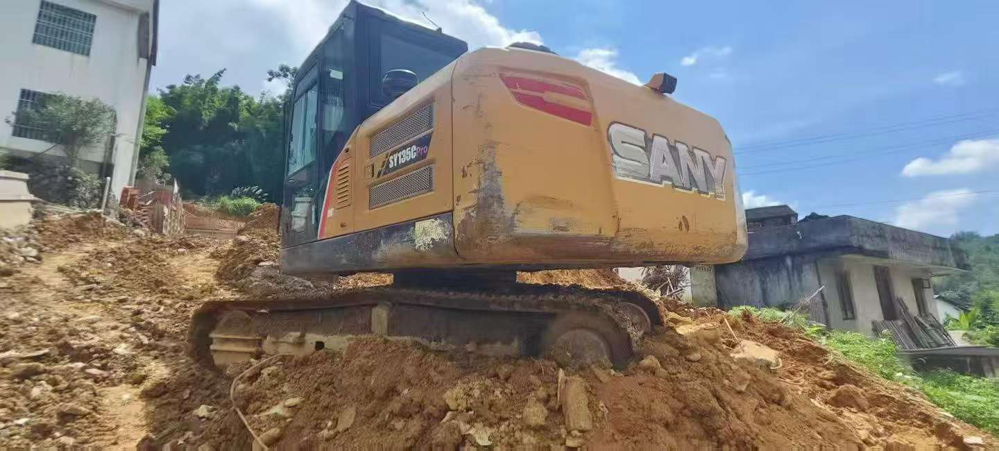Buy Sany SY135 Used Excavator / 3