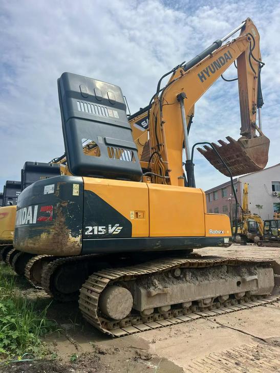 Buy Hyundai R215-7 Used Excavator / 1