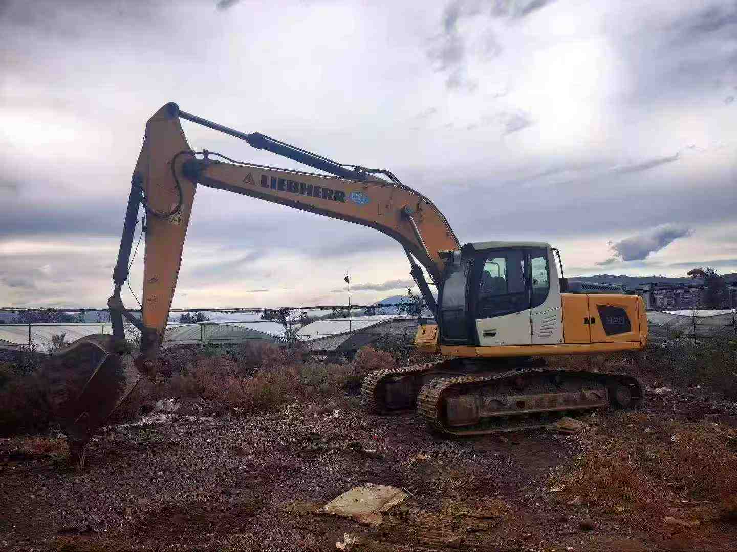 Buy Liebherr R920 Used Excavator / 3 Buy Liebherr R920 Used Excavator / 3
