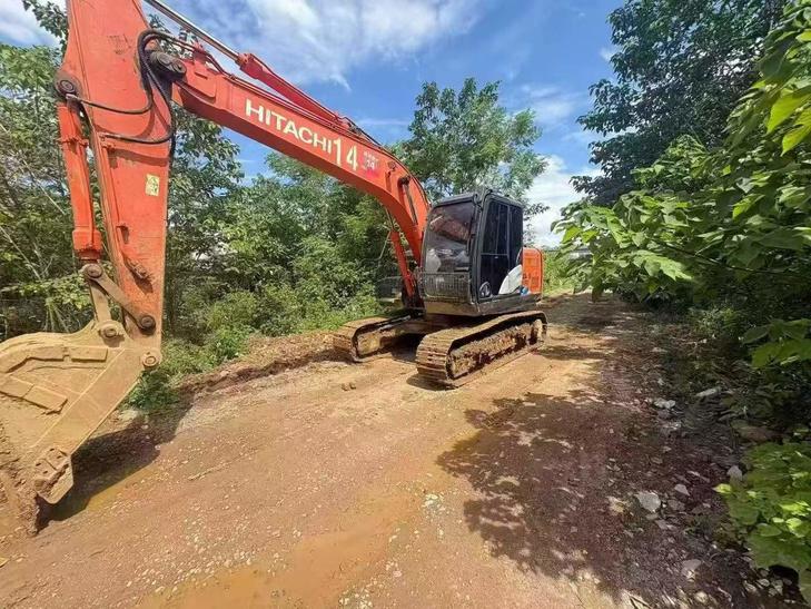 Buy Hitachi ZX130-5A Used Excavator / 1