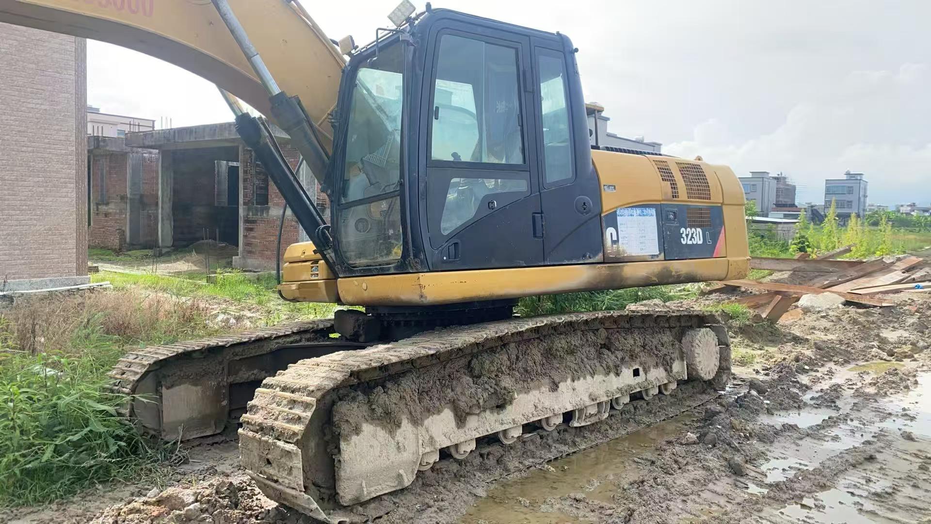 Compre Excavadora Caterpillar 323 Usada / 2 Compre Excavadora Caterpillar 323 Usada / 2