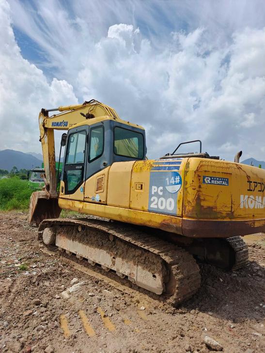 Buy Komatsu PC200-7 Used Excavator / 1