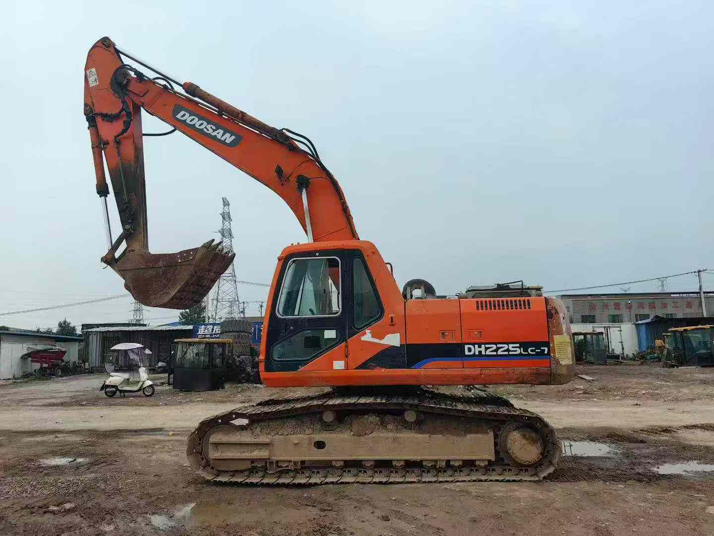 Buy Doosan DH225-7 Used Excavator / 2 Buy Doosan DH225-7 Used Excavator / 2