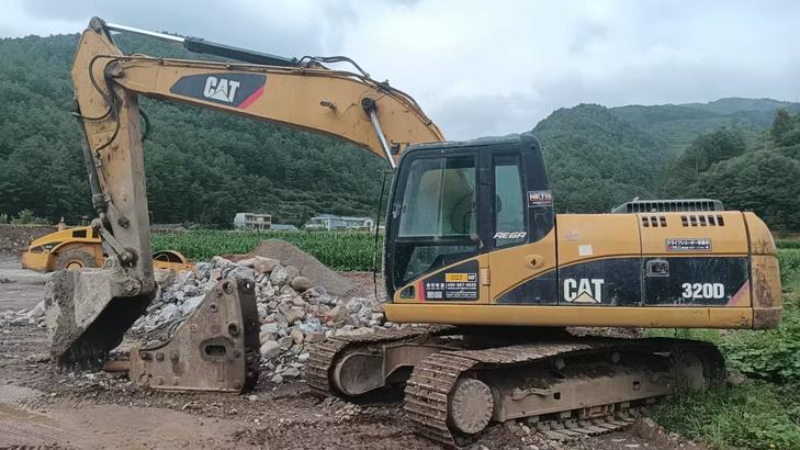 Buy Caterpillar 320D Used Excavator / 1