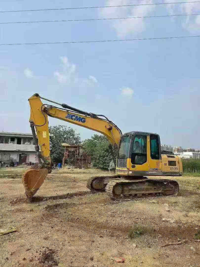 Buy XCMG XE135B Used Excavator / 4 Buy XCMG XE135B Used Excavator / 4