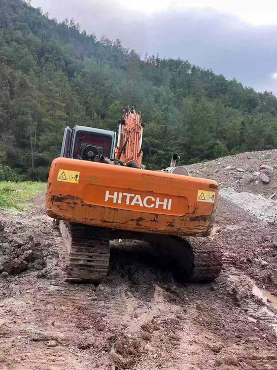 Buy Hitachi EX200-5 Used Excavator / 1