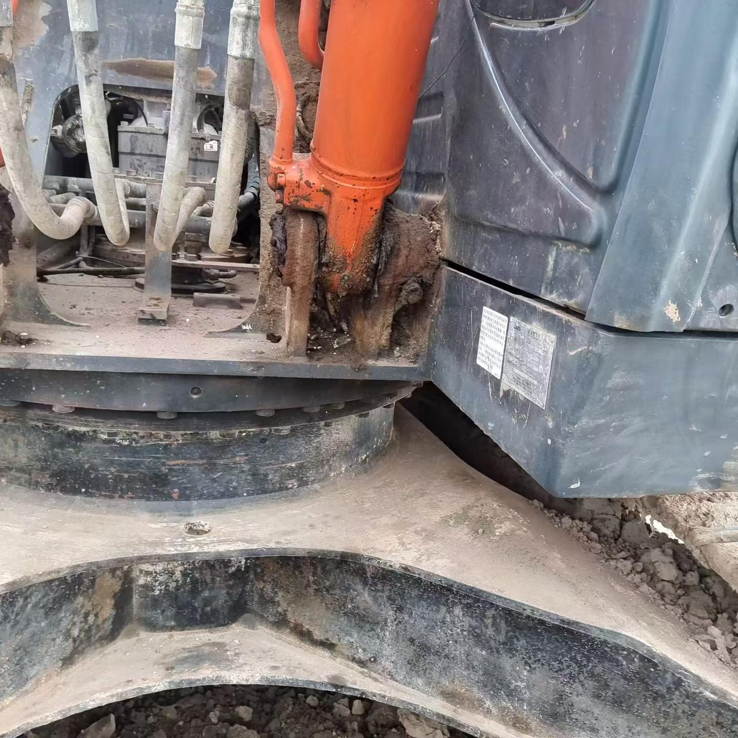 Buy Hitachi EX200 Used Excavator / 3