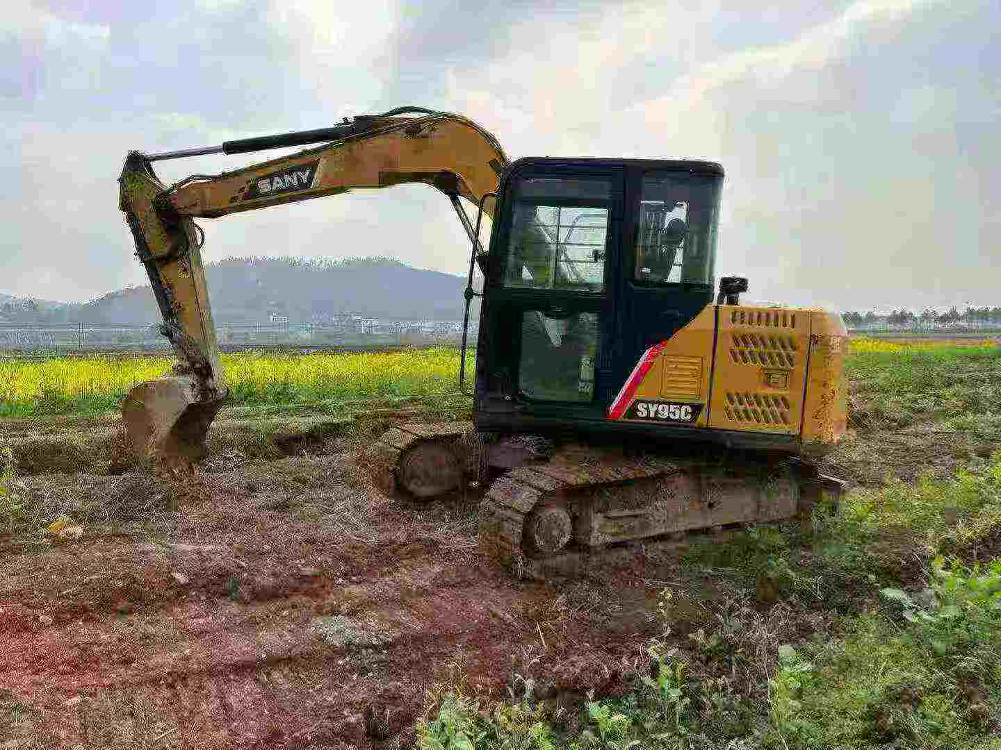 Buy Sany SY75 Used Excavator / 2 Buy Sany SY75 Used Excavator / 2