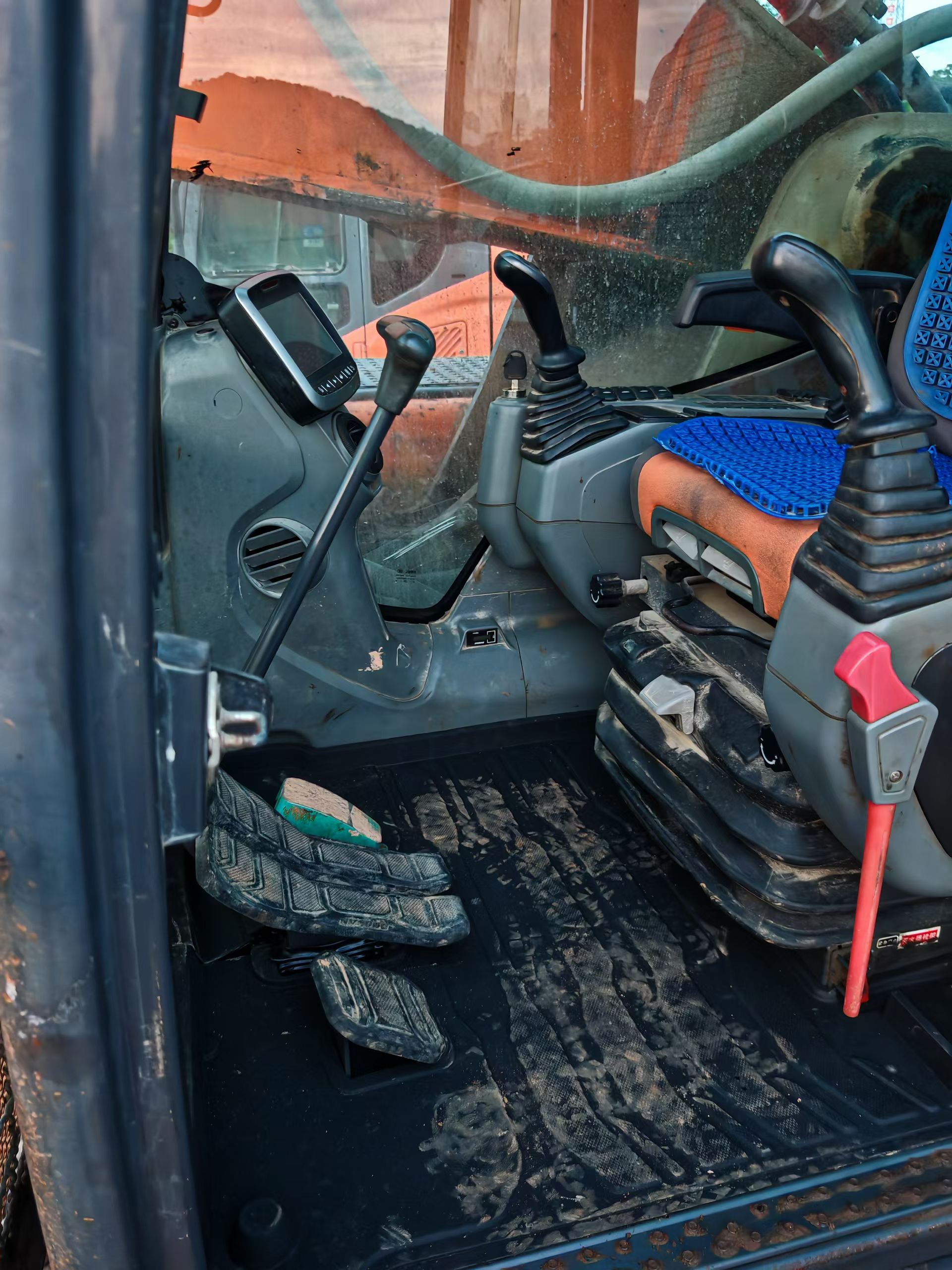 Buy Doosan DH200-3 Used Excavator / 5 Buy Doosan DH200-3 Used Excavator / 5