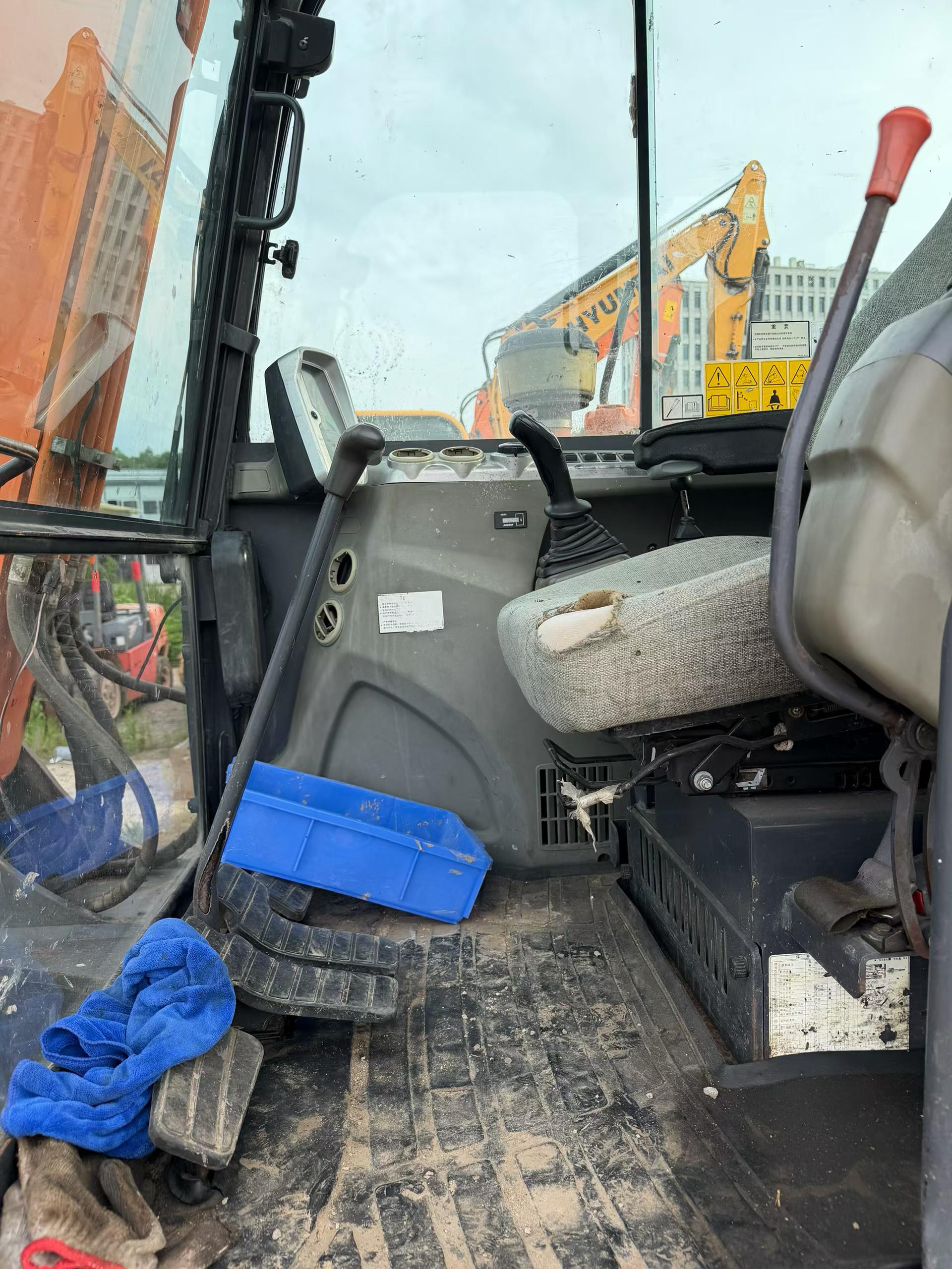 Buy Doosan DH60 Used Excavator / 3