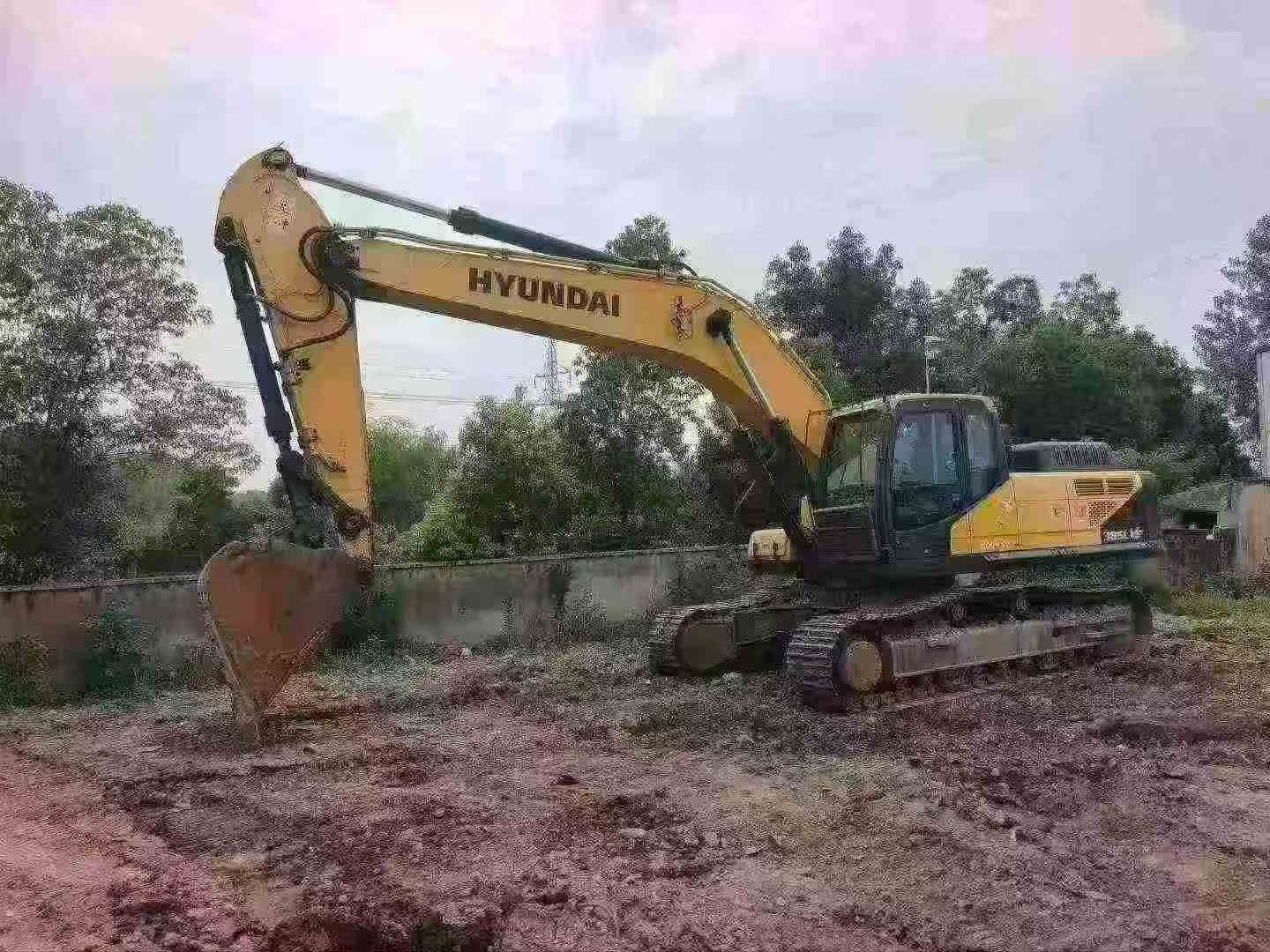 Buy Hyundai R350LVS Used Excavator / 3