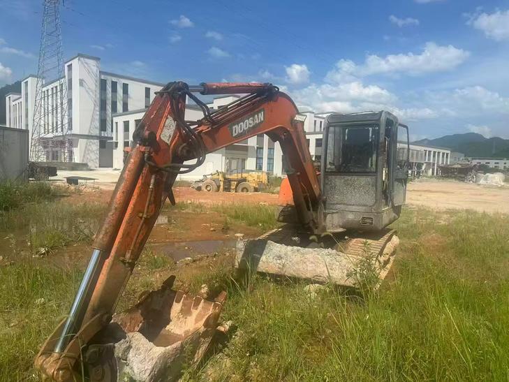 Buy Doosan DH55 Used Excavator / 1