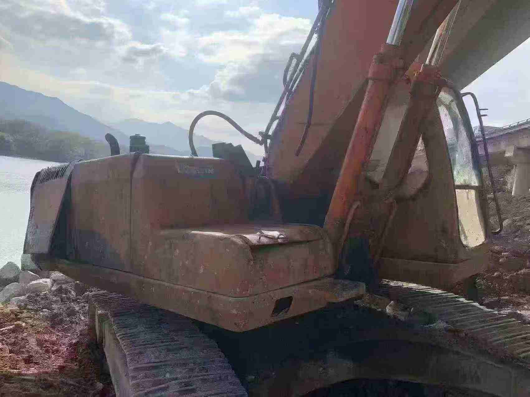 Buy Doosan DH220-7 Used Excavator / 3