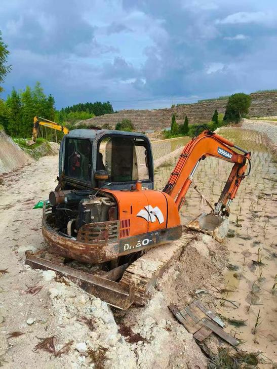 Buy Doosan DH60-7 Used Excavator / 1