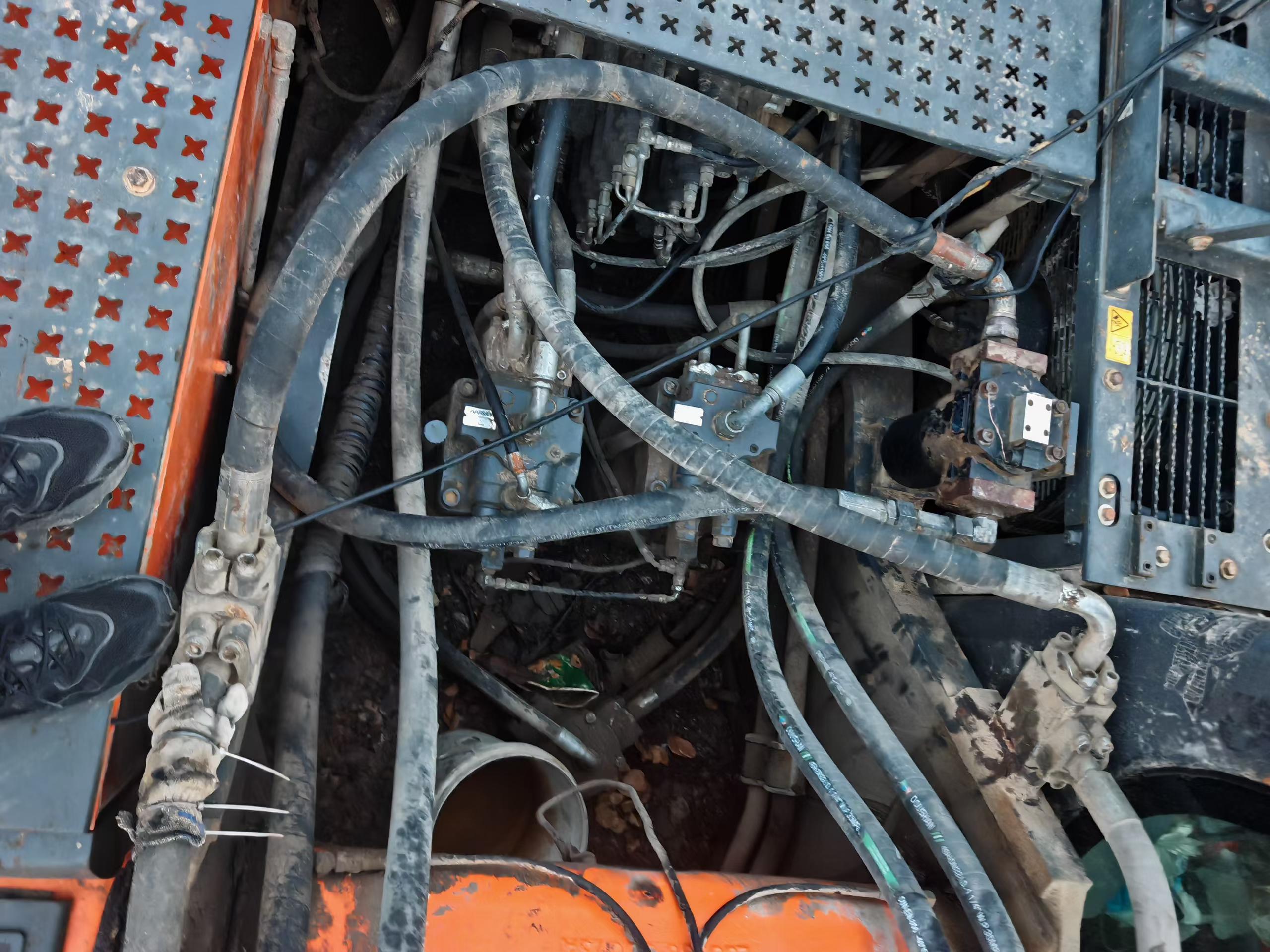 Buy Doosan DH200-3 Used Excavator / 2 Buy Doosan DH200-3 Used Excavator / 2