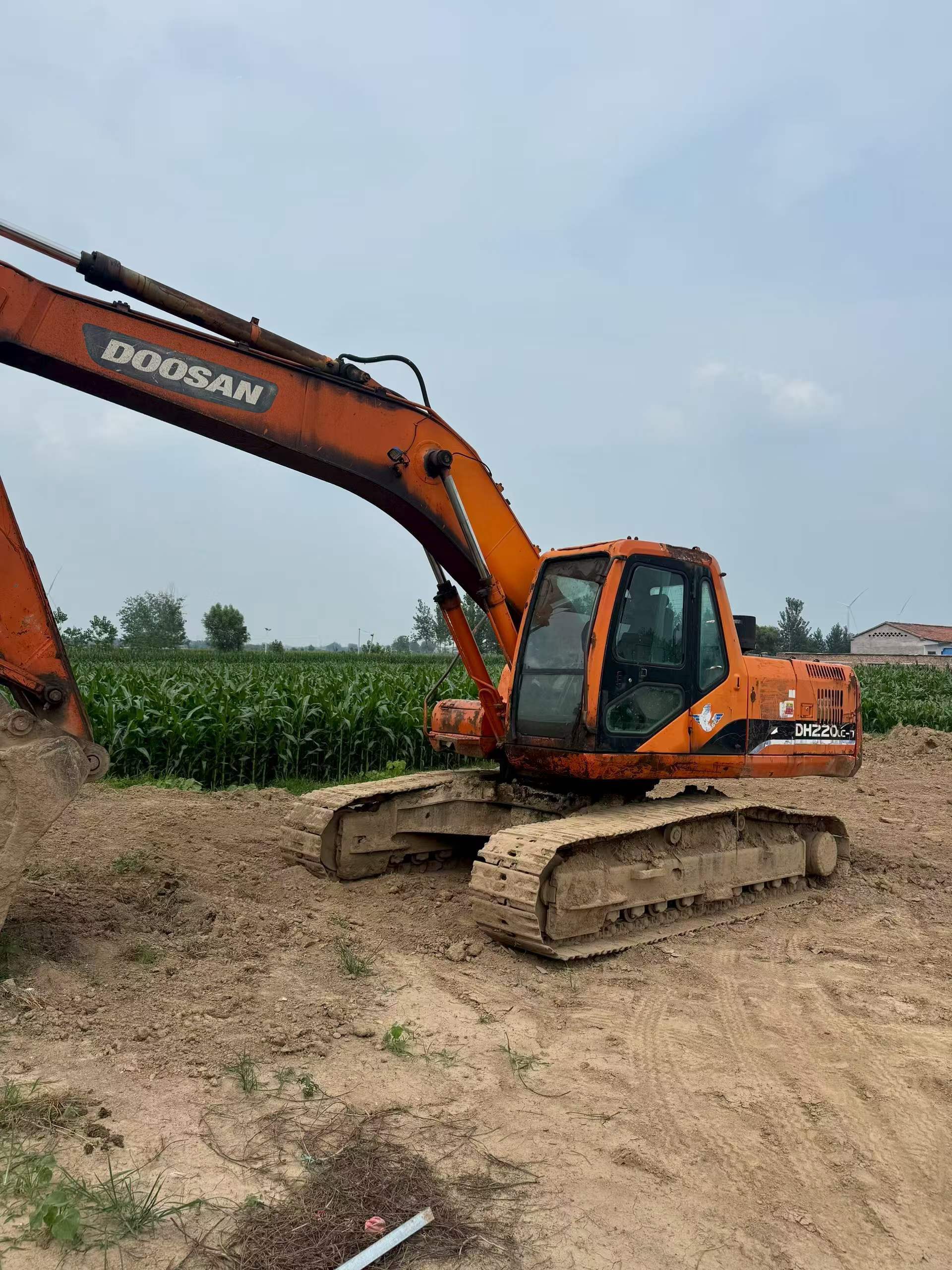Buy Doosan DH220-7 Used Excavator / 2 Buy Doosan DH220-7 Used Excavator / 2
