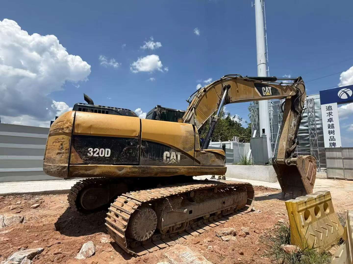 Buy Caterpillar 320A Used Excavator / 2