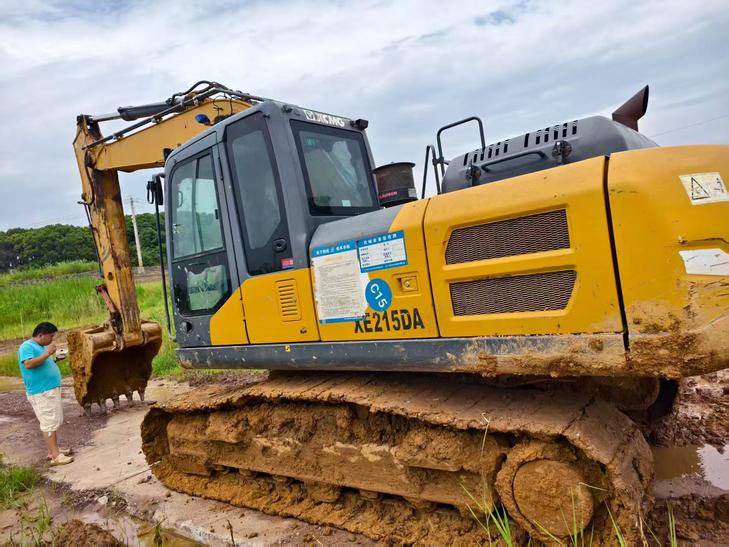 Buy XCMG XE205DA Used Excavator / 1