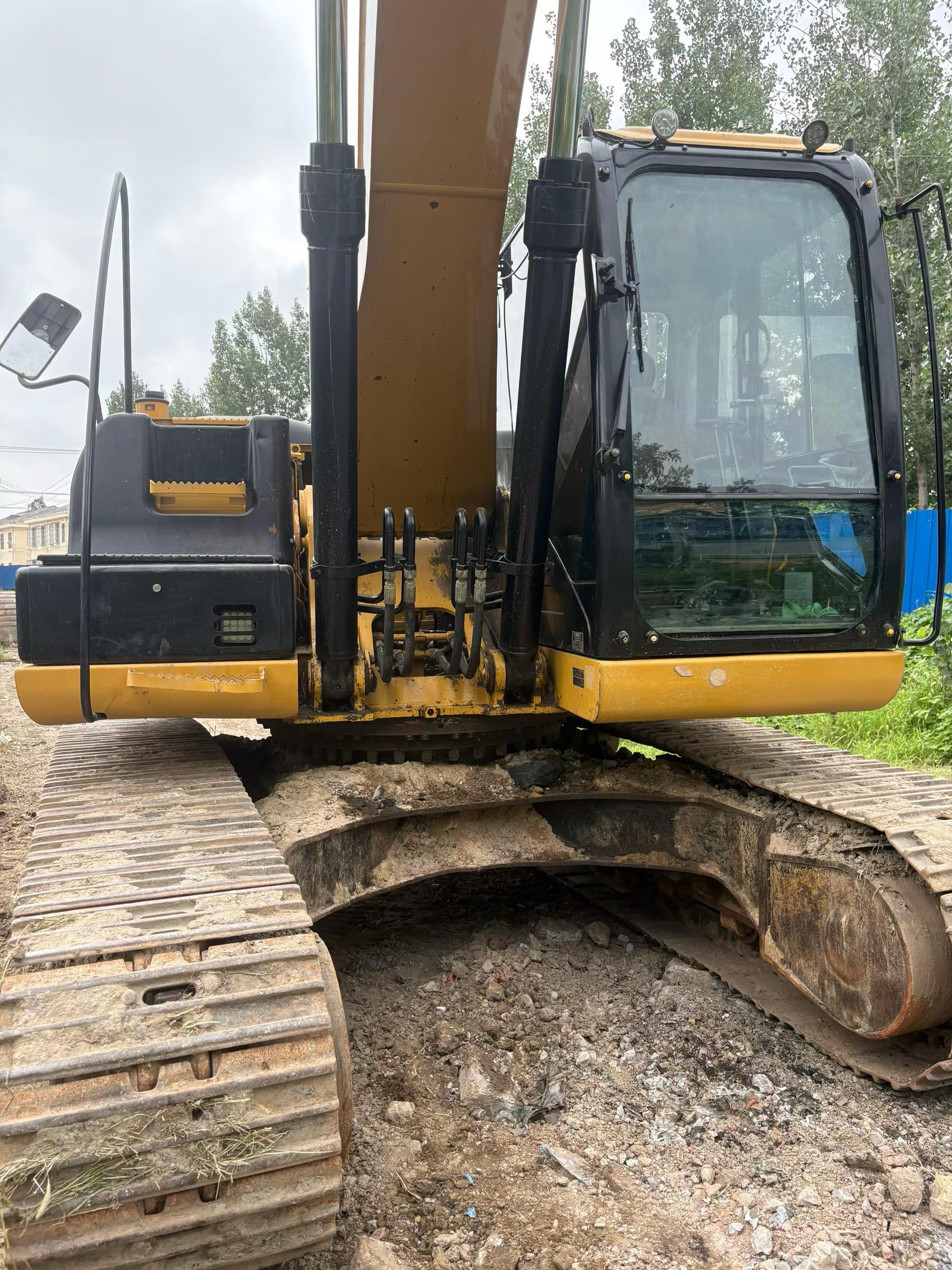 Buy Caterpillar 320D Used Excavator / 4