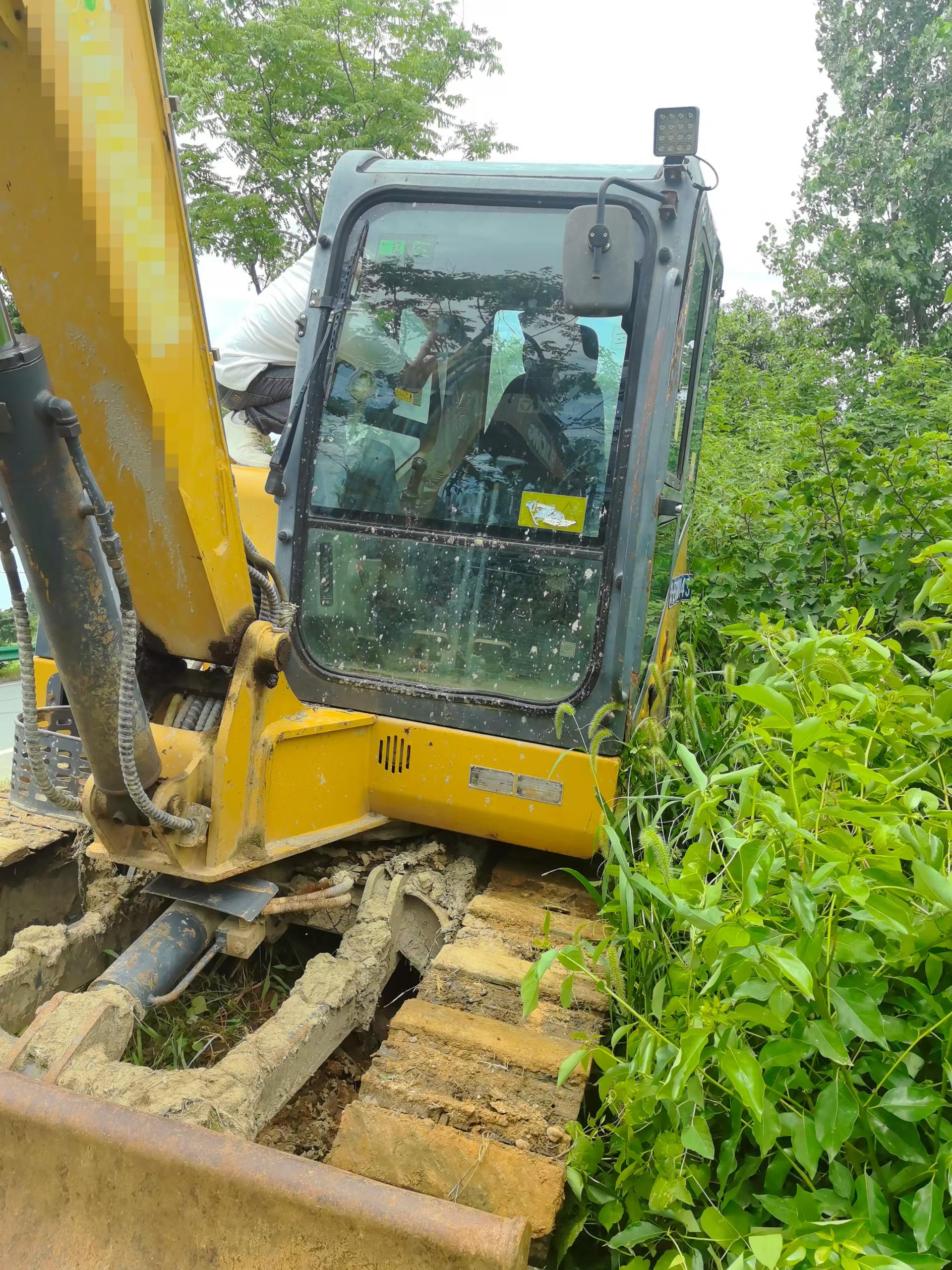 Buy XCMG XE65D Used Excavator / 5