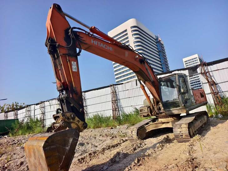 Buy Hitachi ZX240-3G Used Excavator / 1
