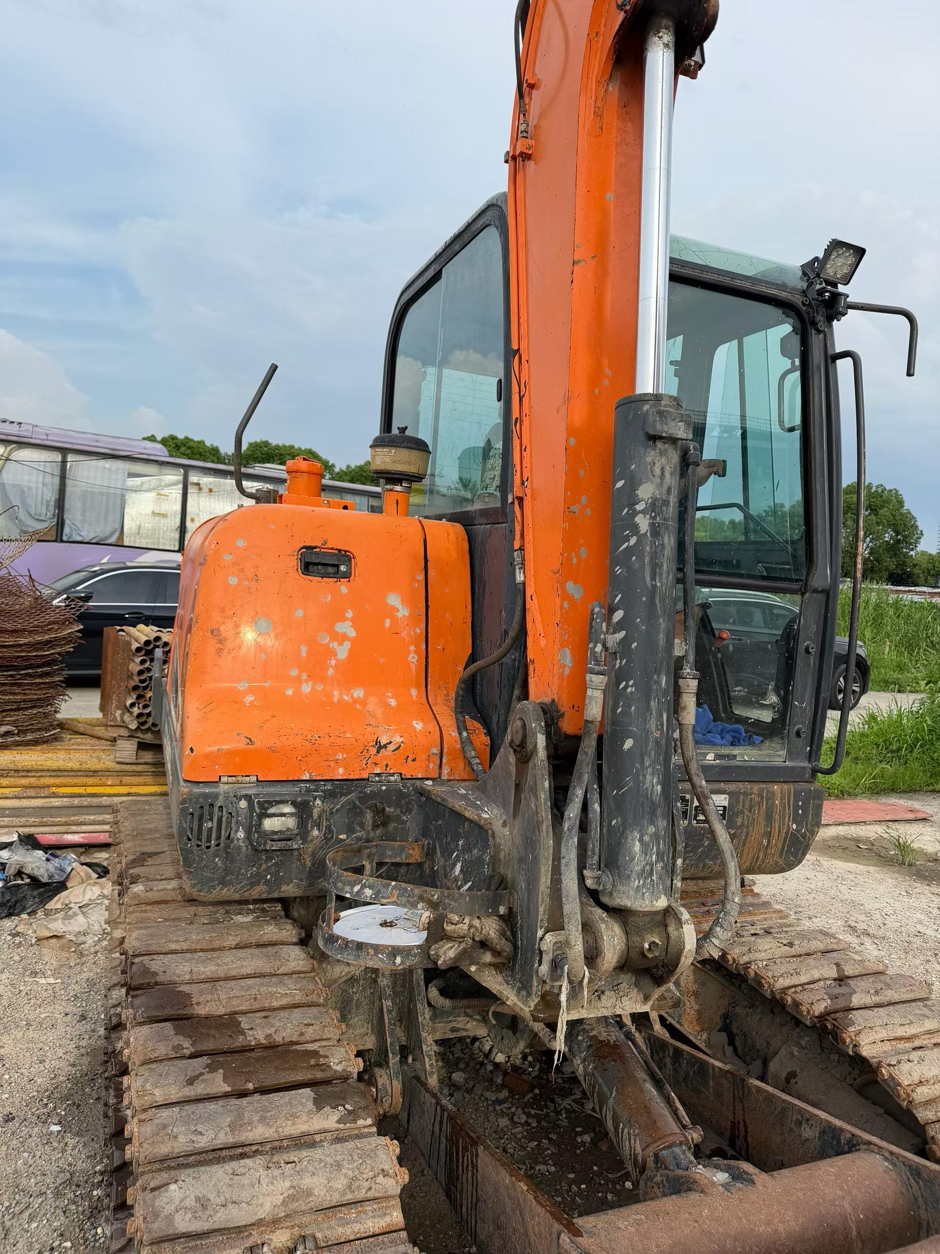 Buy Doosan DH60 Used Excavator / 9