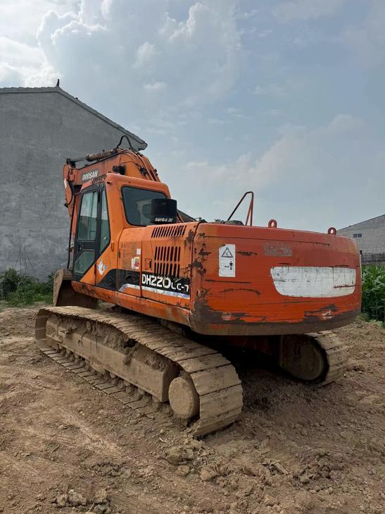 Buy Doosan DH220-7 Used Excavator / 1