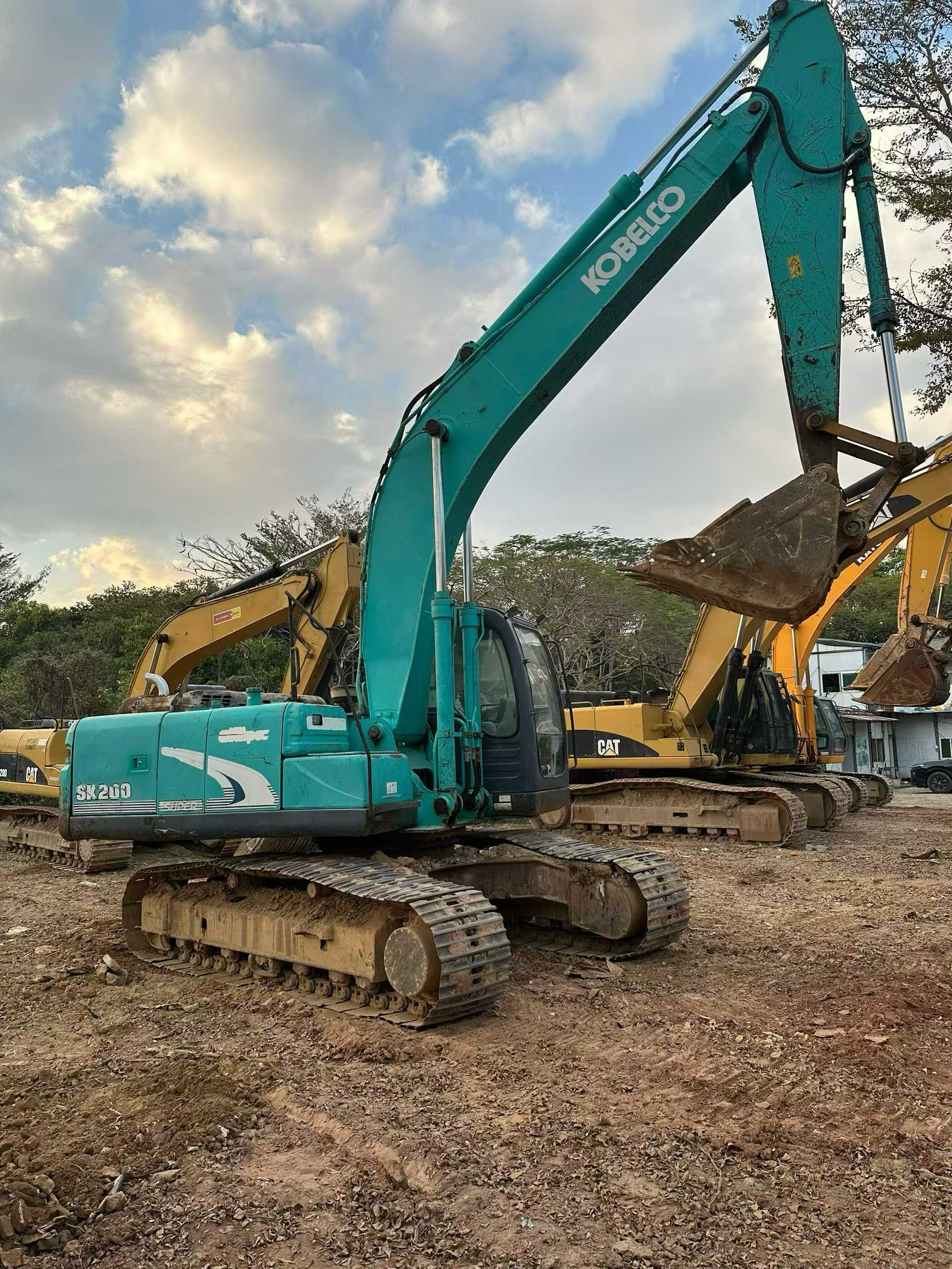 Buy Kobelco SK2008 Used Excavator / 1
