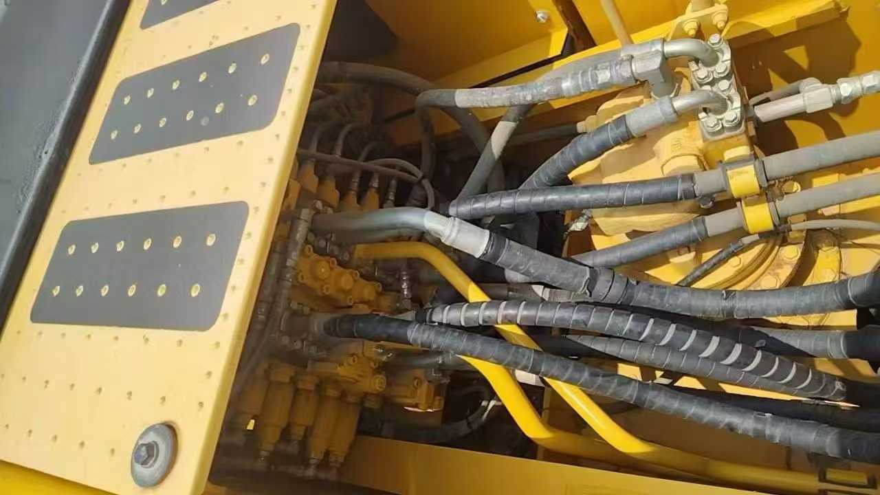 Buy Komatsu PC200 Used Excavator / 2