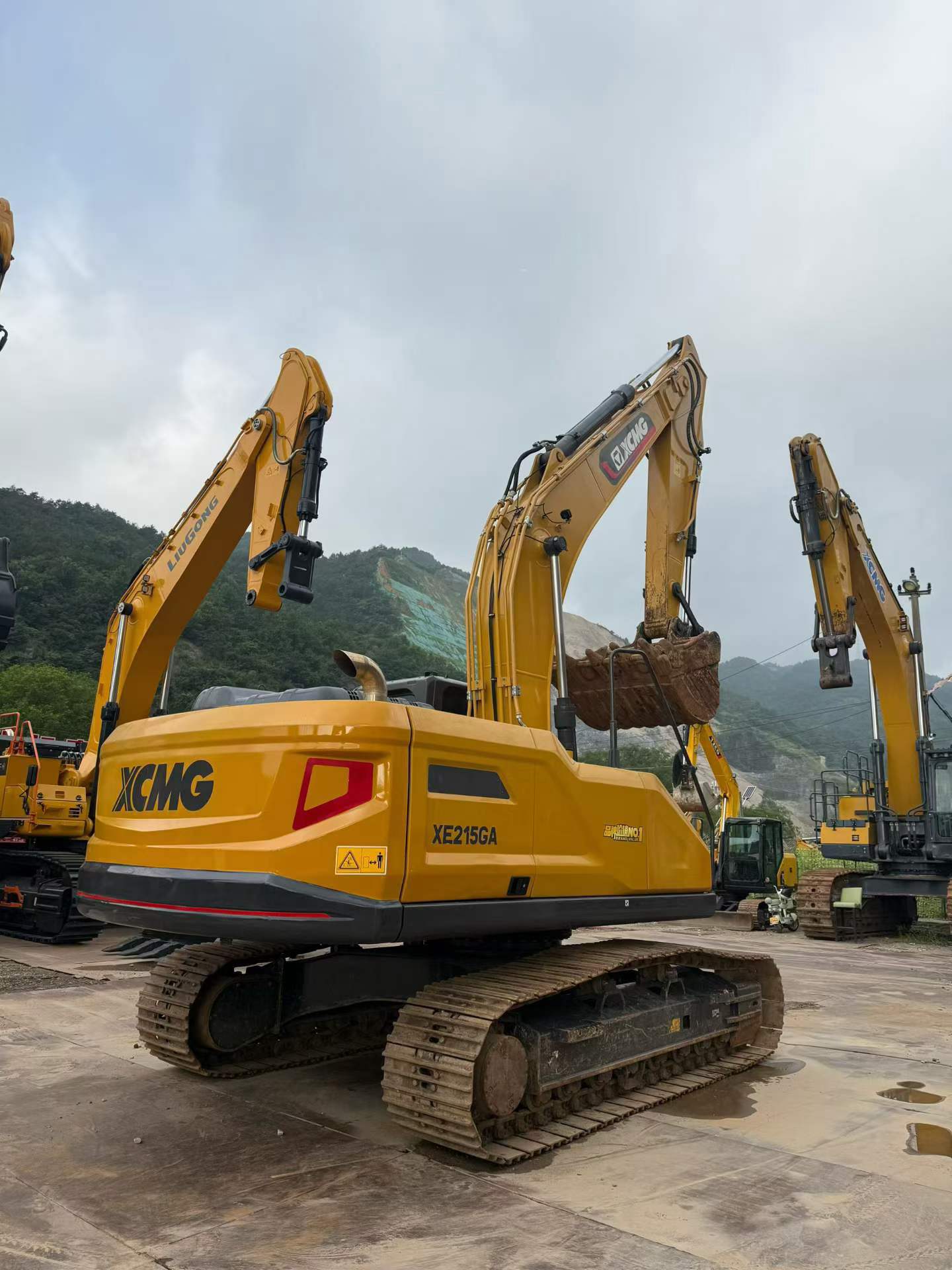 Buy XCMG XE215 Used Excavator / 9