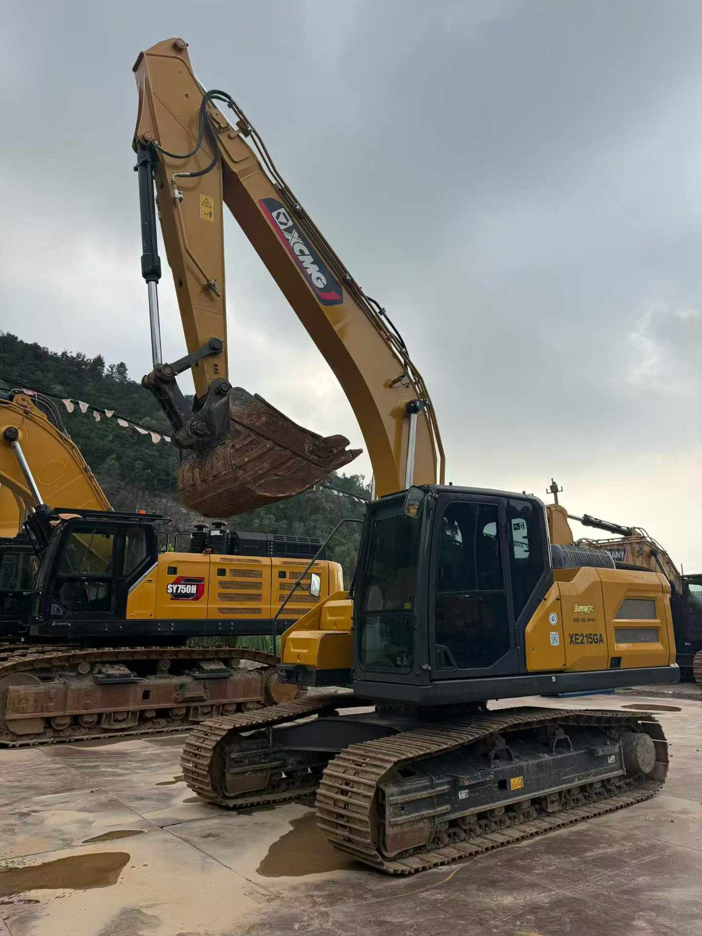 Buy XCMG XE215 Used Excavator / 2