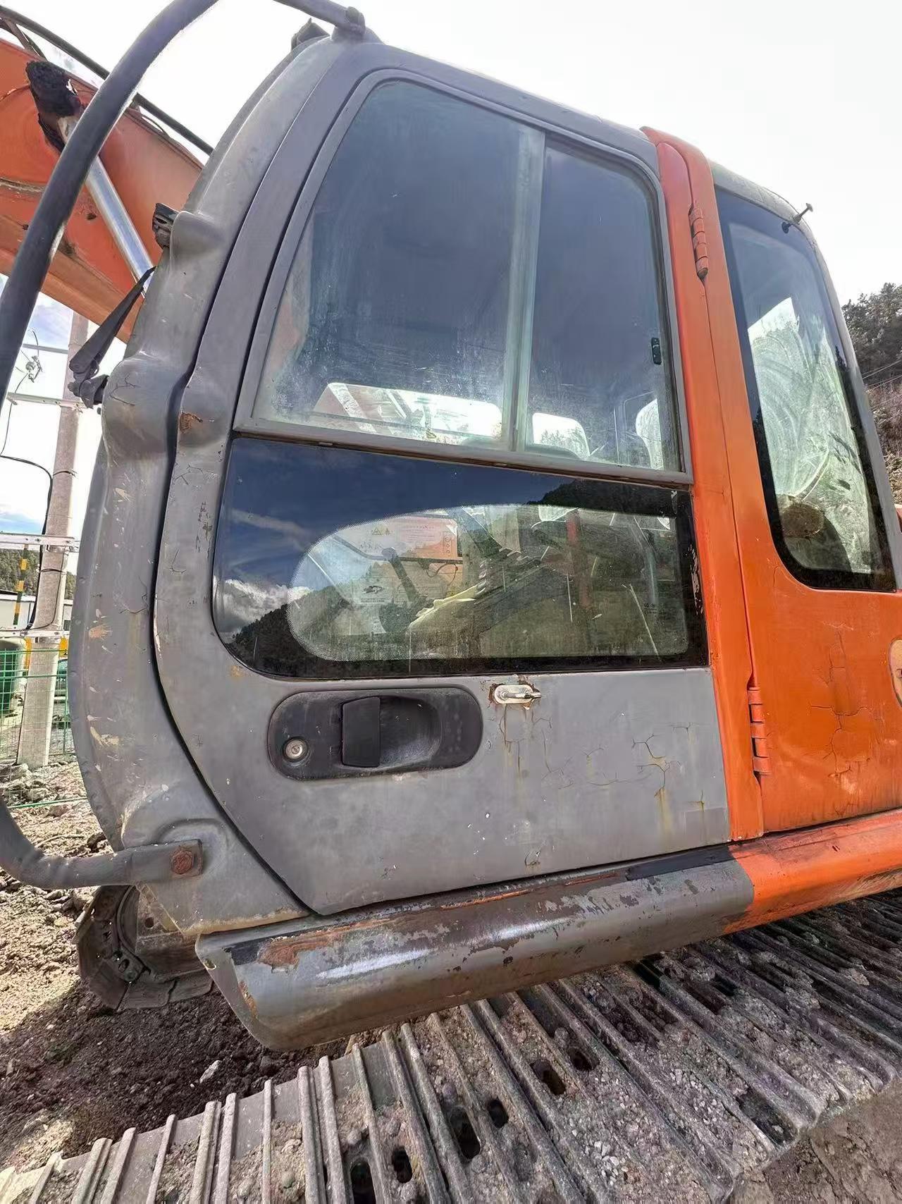 Buy Hitachi EX230-6 Used Excavator / 2