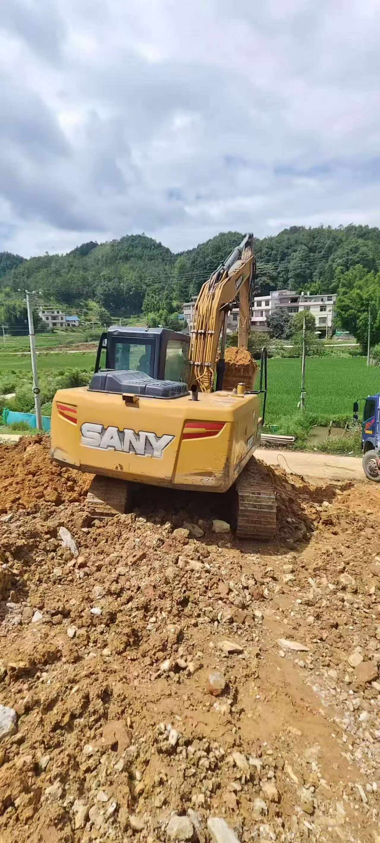 Buy Sany SY135 Used Excavator / 2 Buy Sany SY135 Used Excavator / 2