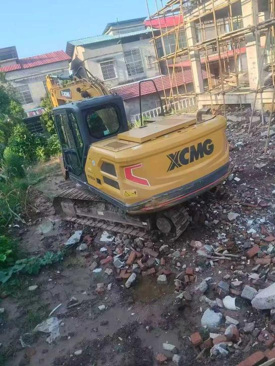 Buy XCMG XE135B Used Excavator / 1