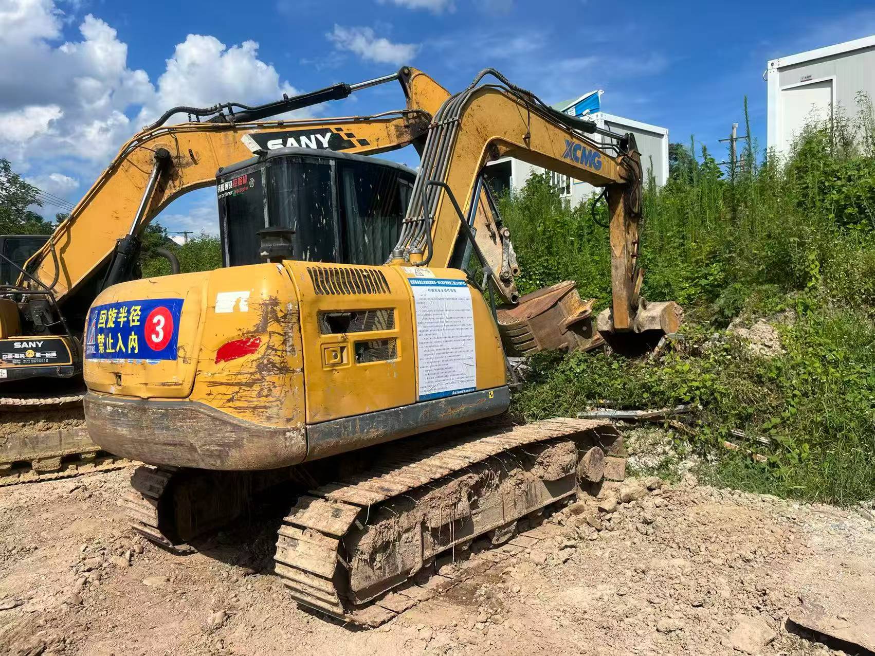 Buy XCMG XE75C Used Excavator / 2