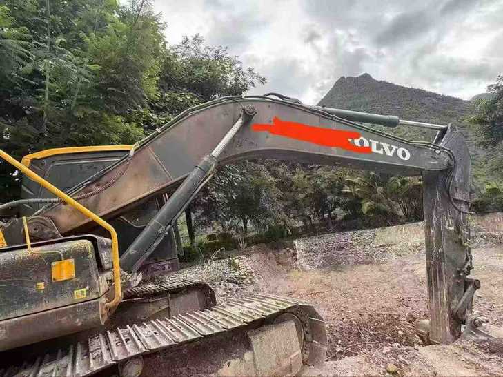 Buy Volvo L250G Used Excavator / 1