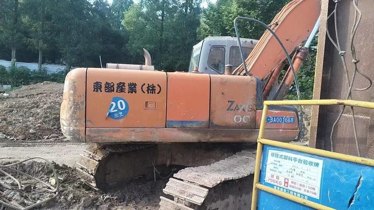 Buy Hitachi ZX200-6 Used Excavator / 1