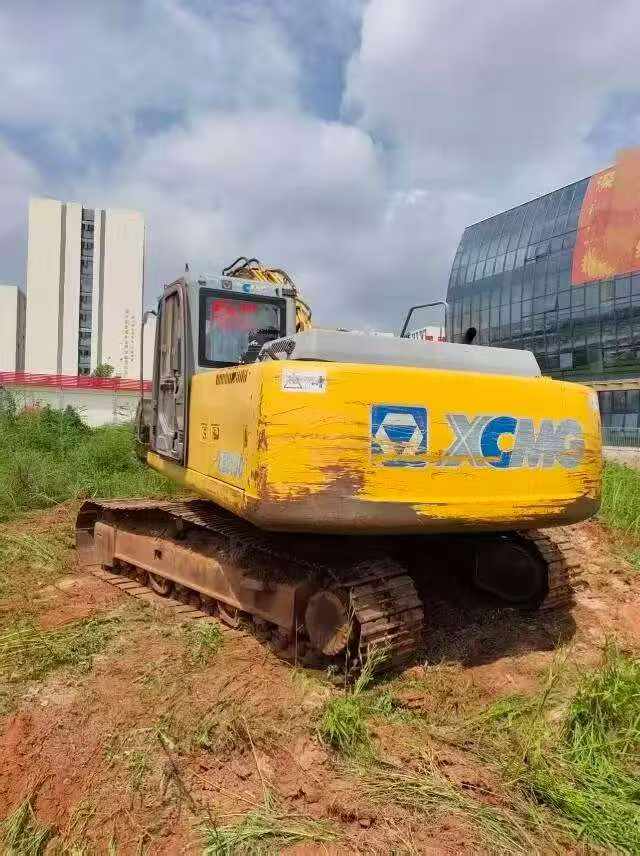 Buy XCMG XE215C Used Excavator / 1