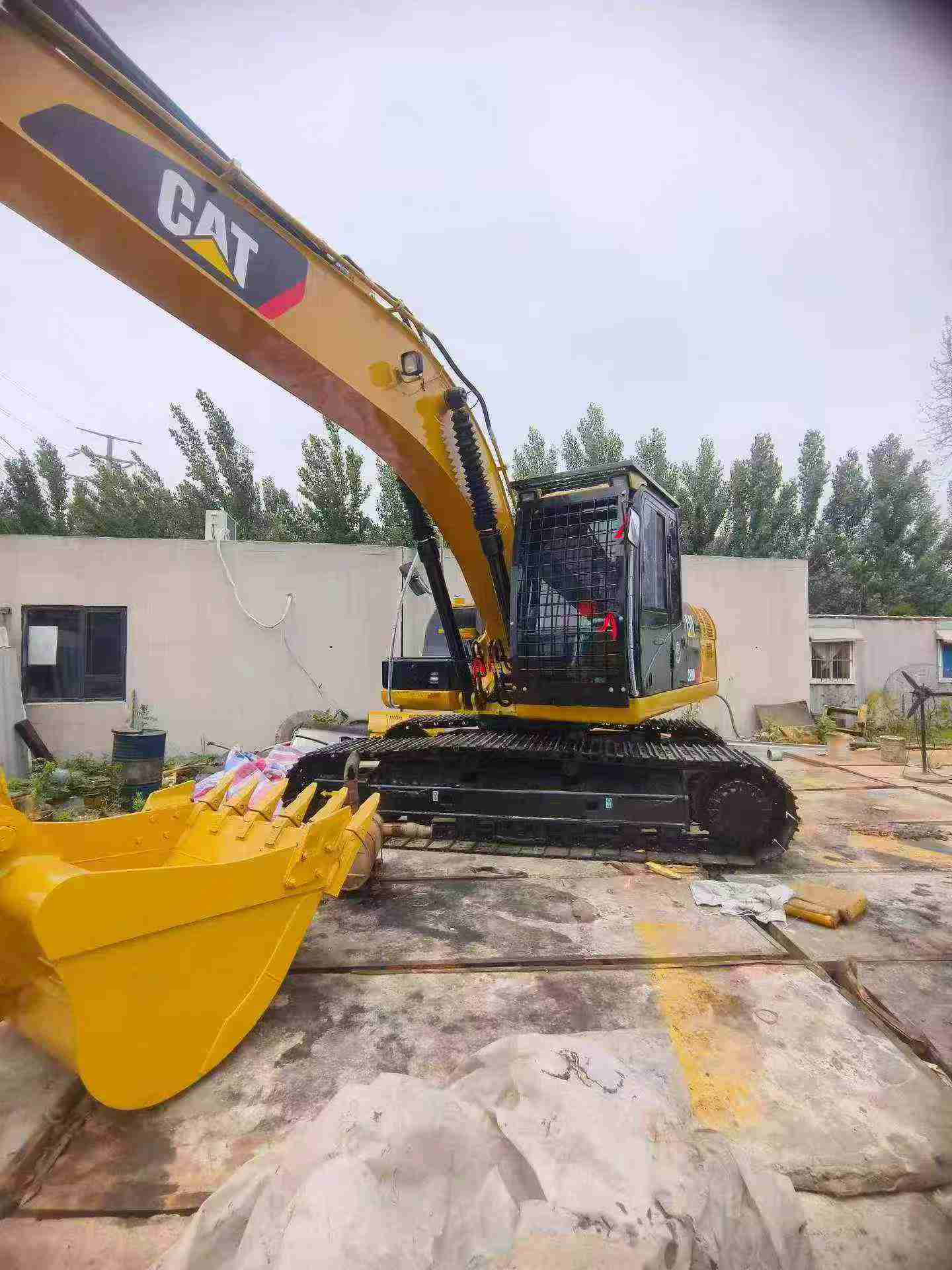 Buy Caterpillar 320D Used Excavator / 9