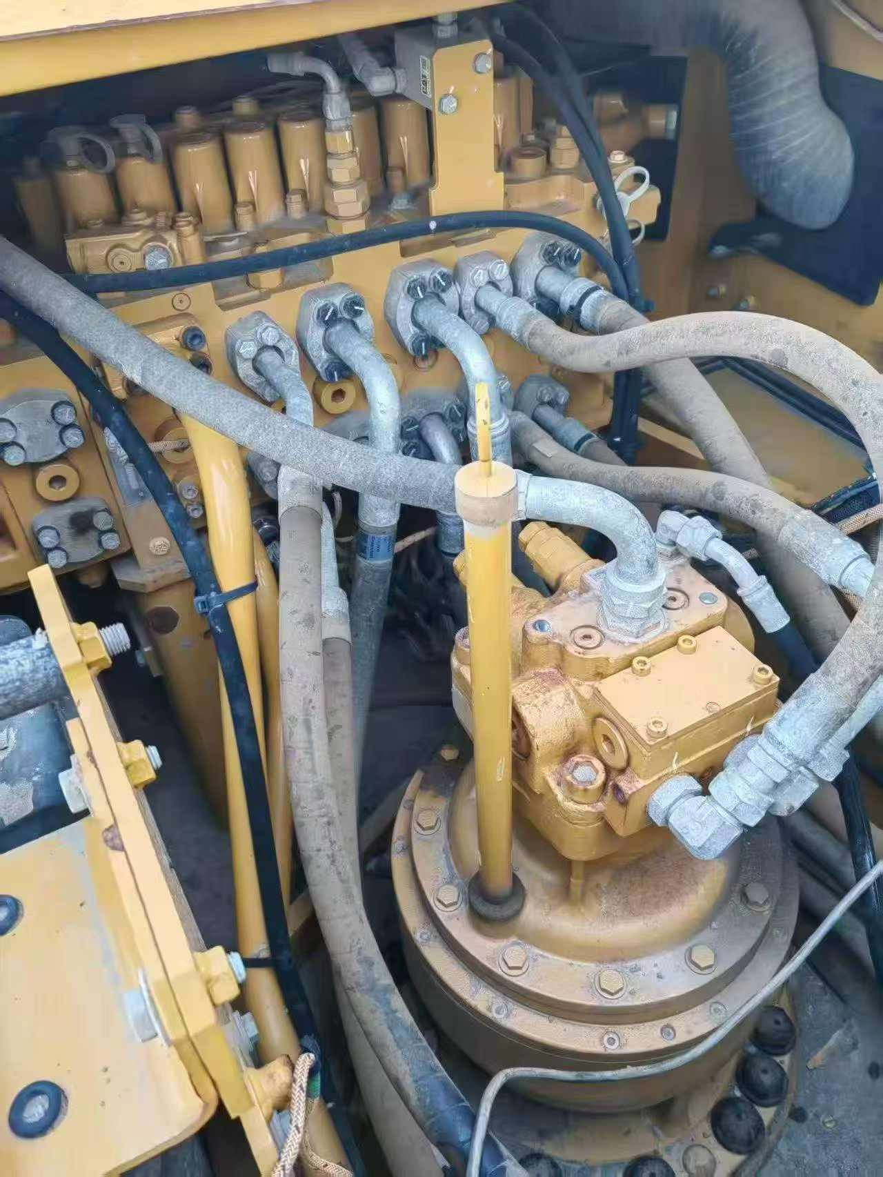 Buy Caterpillar 323 Used Excavator / 2