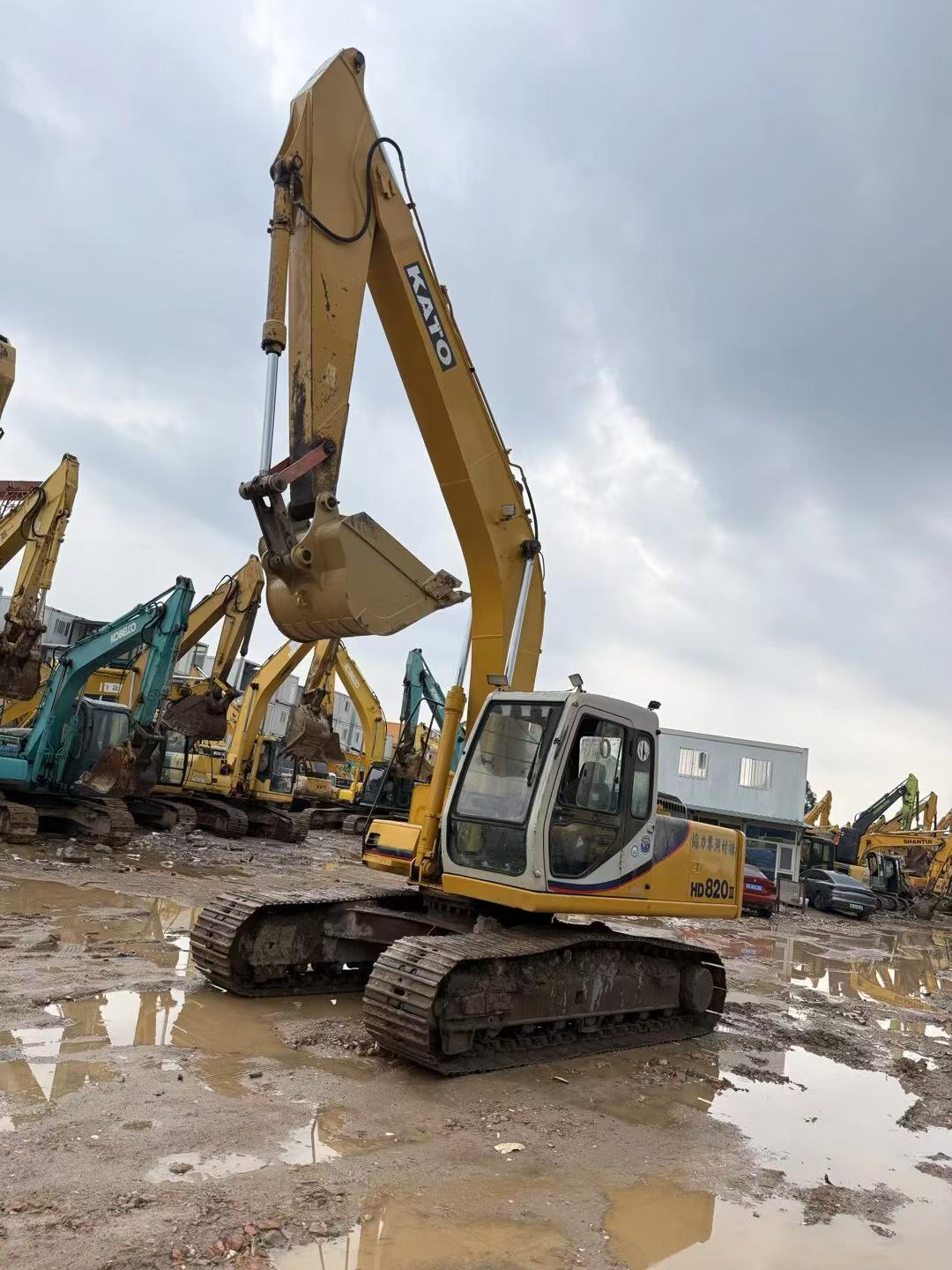 Buy Kato 820-3SP Used Excavator / 3 Buy Kato 820-3SP Used Excavator / 3
