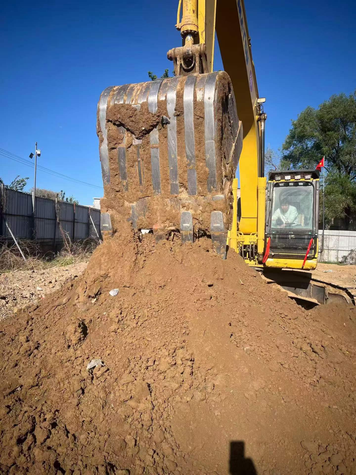 Buy Komatsu PC220 Used Excavator / 4