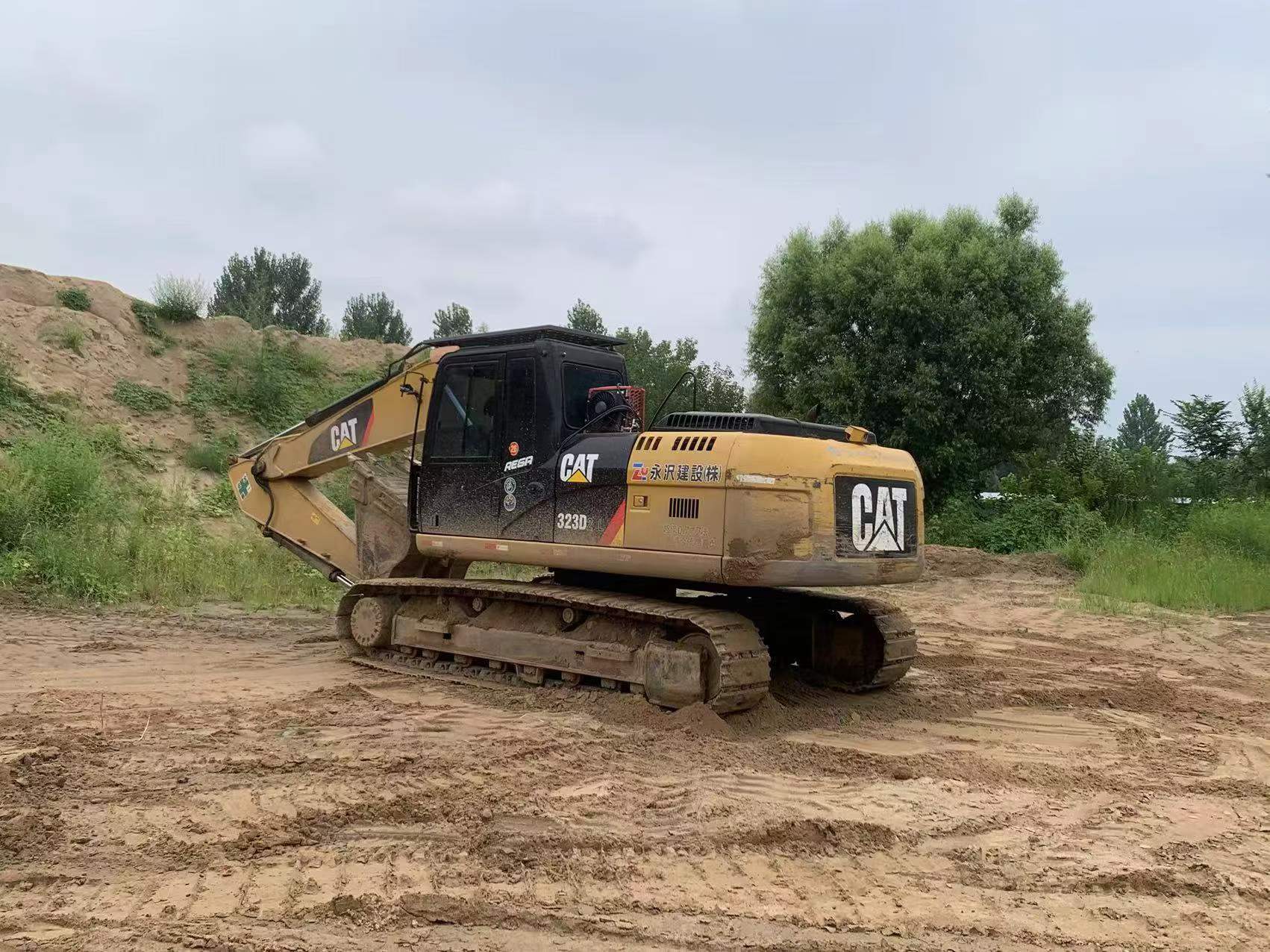 Buy Caterpillar 323 Used Excavator / 2 Buy Caterpillar 323 Used Excavator / 2