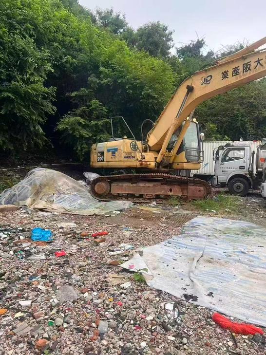 Buy Komatsu PC200-7 Used Excavator / 1