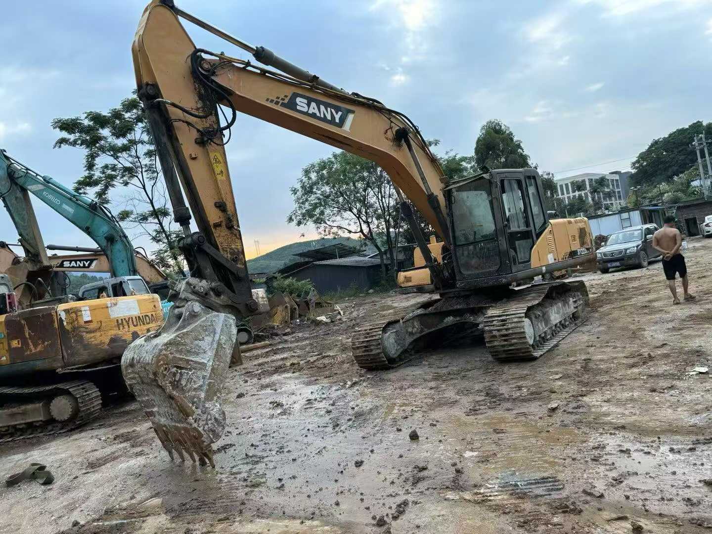 Buy Sany SY225C-8 Used Excavator / 3 Buy Sany SY225C-8 Used Excavator / 3