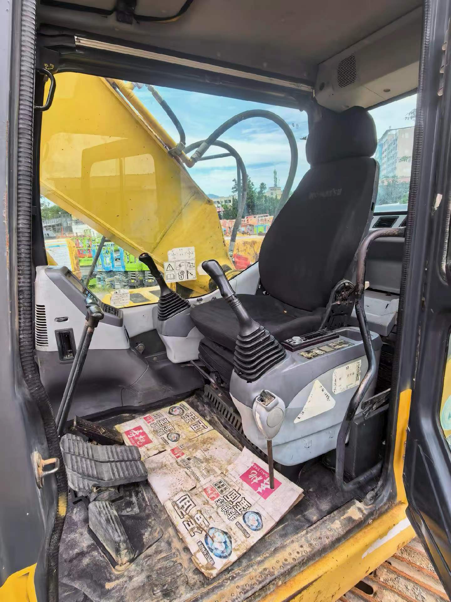 Buy Komatsu PC200-7 Used Excavator / 5