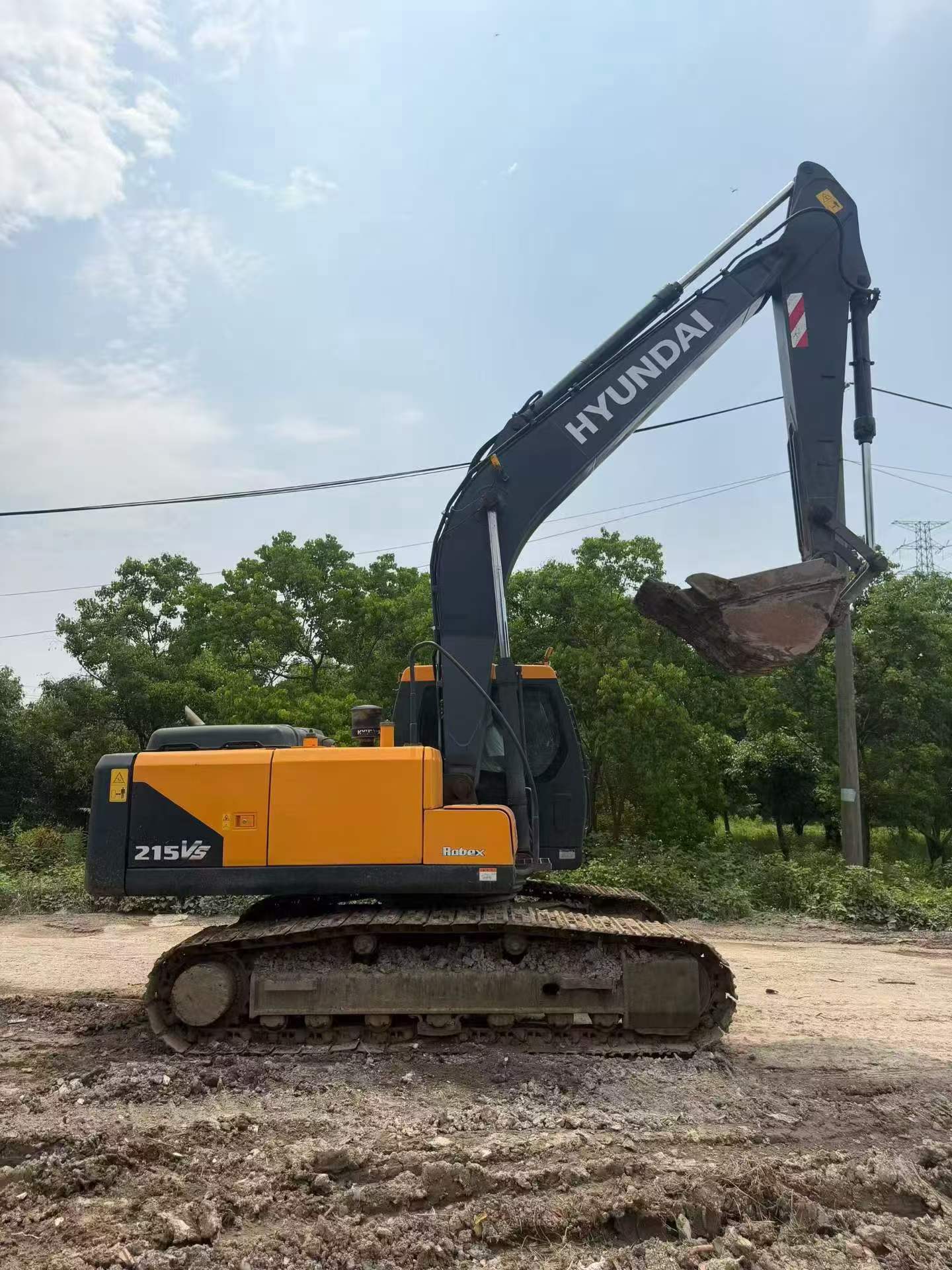 Buy Hyundai R215VS Used Excavator / 3 Buy Hyundai R215VS Used Excavator / 3