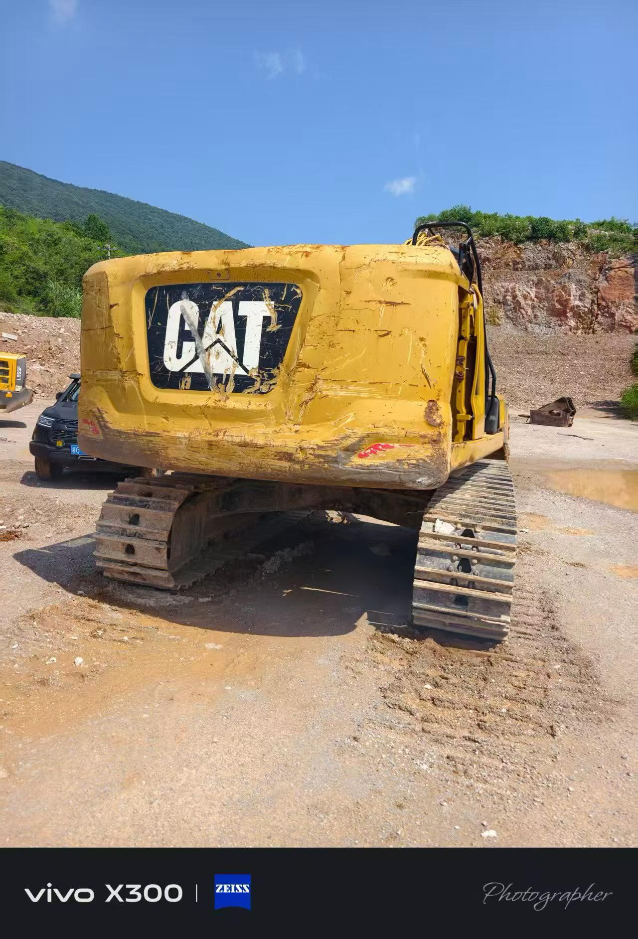 Buy Caterpillar 323 Used Excavator / 1