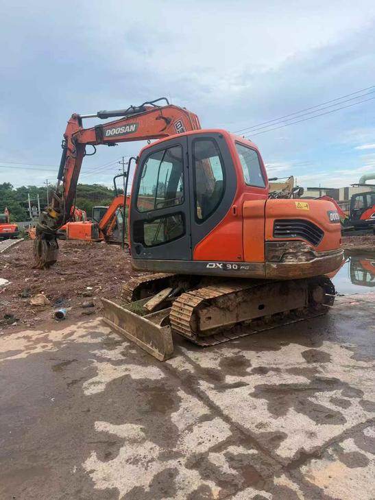 Buy Doosan DX75 Used Excavator / 1