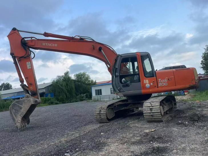 Buy Hitachi ZX200-6 Used Excavator / 1